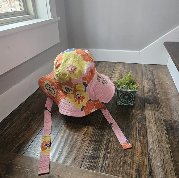 Zara Retro Inspired Floral‎ Wide Brim Sun Hat. - Picture 3 of 7